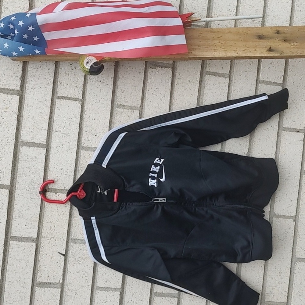 Black Nike Jacket* - Picture 6 of 10